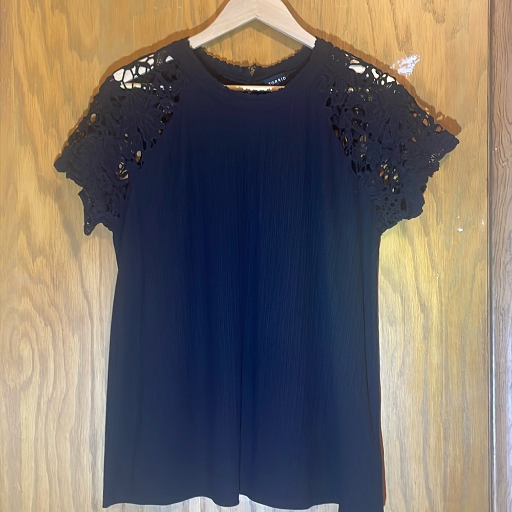 Torrid Crochet Shoulder T-Shirt Sz. 0